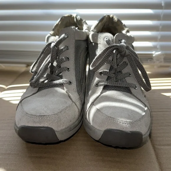 Easy Spirit Beige Wedge Sneakers - Picture 2 of 6